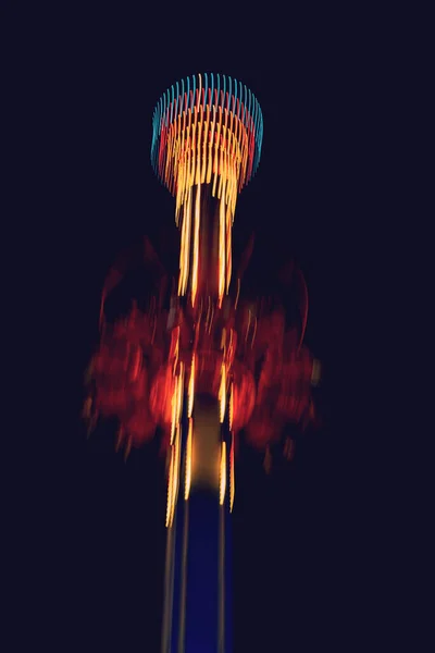 Defokussiertes Und Bewegungsunscharfes Foto Von Turmaufzug Mit Namen Spaßgerät Auf — Stockfoto