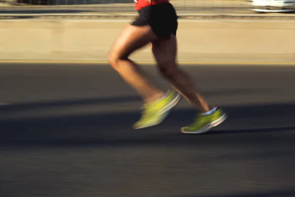 トルコのイズミル 9月11 2022 ハーフマラソンで走る競技者のショット足を閉じることは イズミル解放100周年のために特別に実行されています — ストック写真