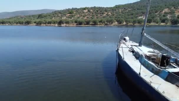 Imagens Aéreas Barco Vela Afundado Baía Bademli — Vídeo de Stock