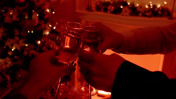 Foto Ravvicinata Gruppo Persone Che Brindano Con Bicchieri Pieni Champagne — Video Stock
