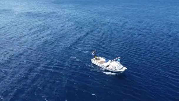 Izmir Turkiet Juni 2022 Flygfoto Segelbåt Över Havet — Stockvideo