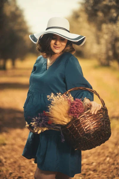 One Pregnant Woman Blue Dress White Hat Basketfull Dry Flowers — Stock Photo, Image