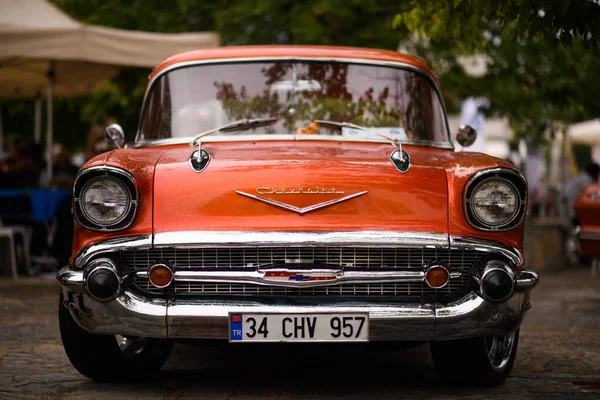 Izmir Turquía Junio 2023 Vista Frontal Chevrolet Impala Naranja 1957 — Foto de Stock