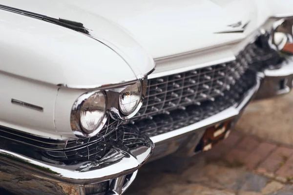 Izmir Turkiet Juni 2023 Närbild Strålkastaren Vit 1960 Cadillac Vid — Stockfoto