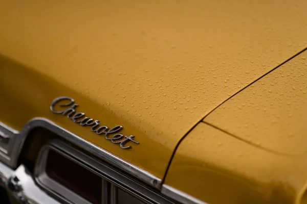 Zmir Türkiye Haziran 2023 Chevrolet Logosunun Bal Rengi Chevrolet Impala — Stok fotoğraf