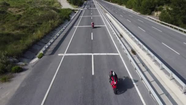 Αυτό Βίντεο Drone Μια Ομάδα Από Έξι Αγωνιστικές Μοτοσικλέτες Ταχύτητες — Αρχείο Βίντεο