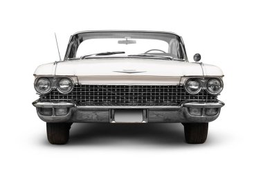 İzmir, Türkiye - 3 Haziran 2023: Beyaz arka planda beyaz 1960 model bir Cadillac 'ın ön görünümü