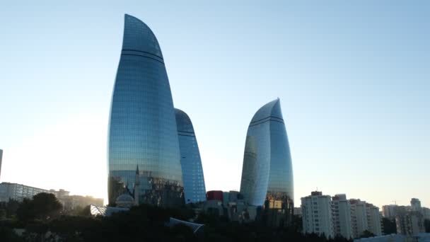 Baku Azerbajdzsán 2023 Június Videó Ikonikus Lángtornyokról Highland Parkból Naplementekor — Stock videók