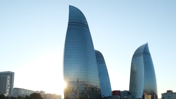Bakú Azerbaiyán Junio 2023 Vídeo Las Emblemáticas Torres Llamas Vistas — Vídeos de Stock
