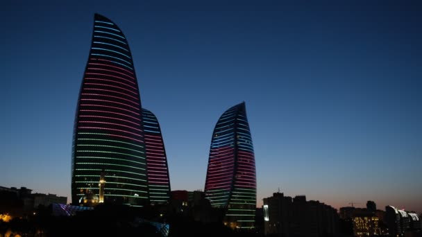 Baku Azerbeidzjan Juni 2023 Video Van Vlamtorens Verlicht Met Kleuren — Stockvideo