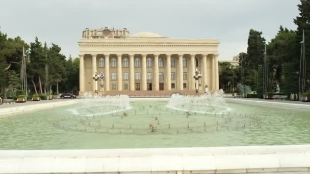 Bakü Azerbaycan Haziran 2023 Sokağın Karşısındaki Azerbaycan Bağımsızlık Müzesi Nin — Stok video