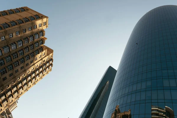 Baku Azerbaijan June 2023 Cylindrical Skyscraper Mirrored Surface Reflects Historic — Stock Photo, Image