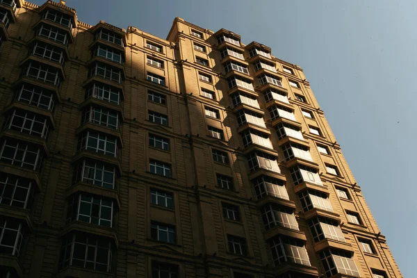 Captura Cerca Edificio Histórico Bañado Por Luz Solar Irregular Bakú — Foto de Stock