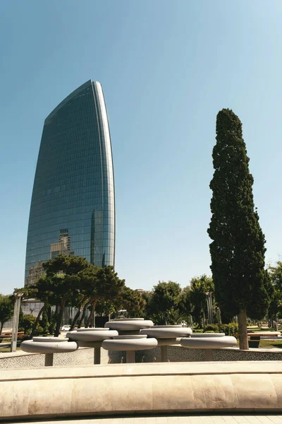 Baku Azerbaijan June 2023 Early Morning View Towering Building Crescent — Stock Photo, Image