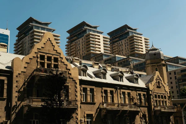 Baku Azerbaigian Giugno 2023 Questo Paesaggio Urbano Dinamico Cattura Contrasto — Foto Stock