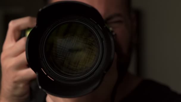 Тіньова Фігура Нагадує Секретного Агента Ненавмисно Фотографує Його Фотоапарат Кожен — стокове відео