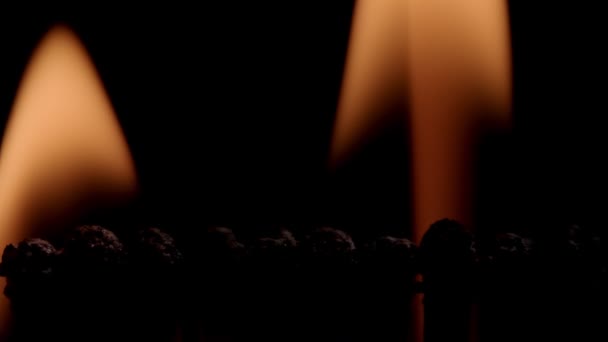 Захоплюючому Відео Повільним Рухом Лінію Сірникових Паличок Запалюють Послідовності Справа — стокове відео