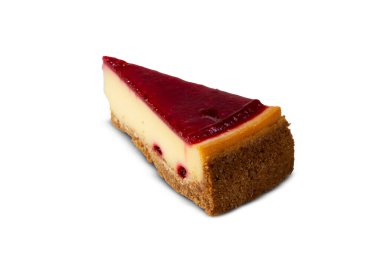 El değmemiş beyaz arka planda sergilenen lezzetli bir çilekli cheesecake dilimi