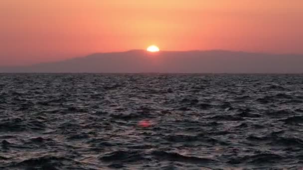 Serene View Sun Setting Mountains Izmir Gentle Waves Sea Ripple — Stock Video