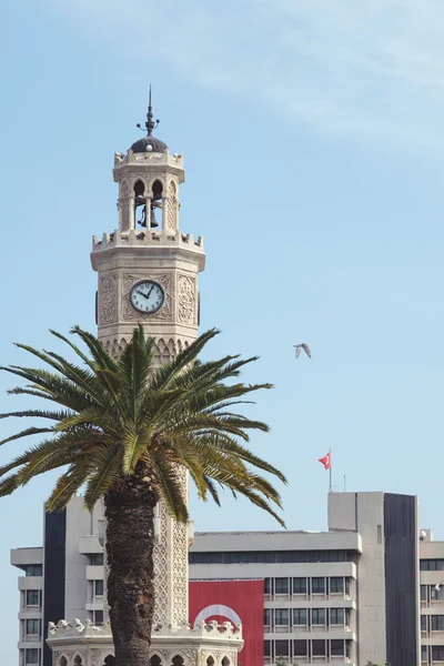 Izmir Turquia Uma Vista Pitoresca Famosa Torre Relógio Izmir Contra — Fotografia de Stock