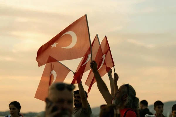 Izmir Turkiet September 2023 Som Solnedgångarna Fyra Individer Står Enade Stockfoto