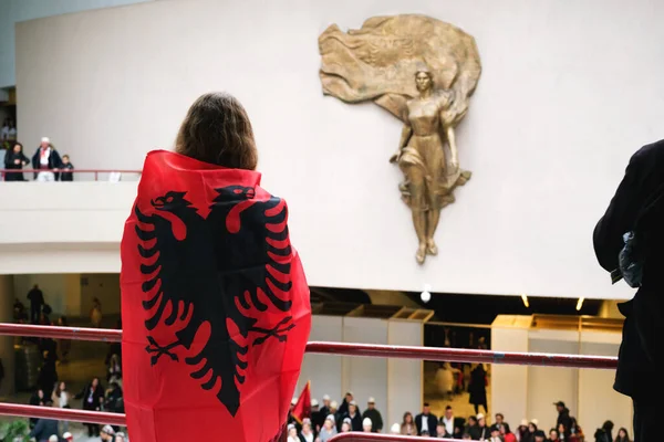 Tirana Albania November Woman Draped Albanian Flag Stands Mother Teresa — Stock Photo, Image