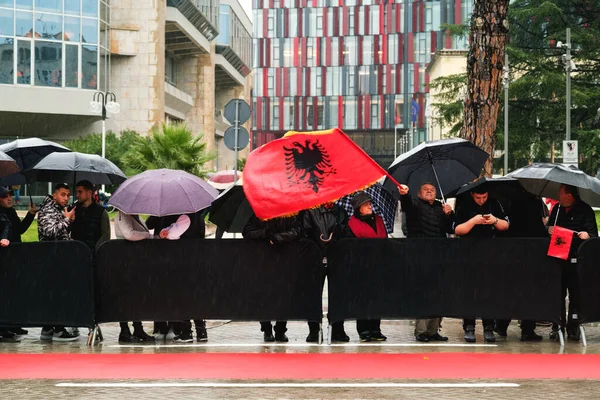 Tirana Albania November 2023 Rainy Independence Day Citizens Albanian Flags — Stock Photo, Image