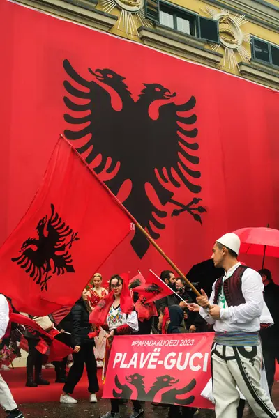 Tirana Albânia Novembro 2023 Dia Chuvoso Independência Prefeitura Tirana Coberta — Fotografia de Stock