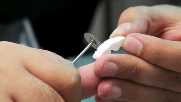 Skrupulatne Zbliżenie Porcelanowych Zębów Laboratorium Stomatologicznym — Wideo stockowe