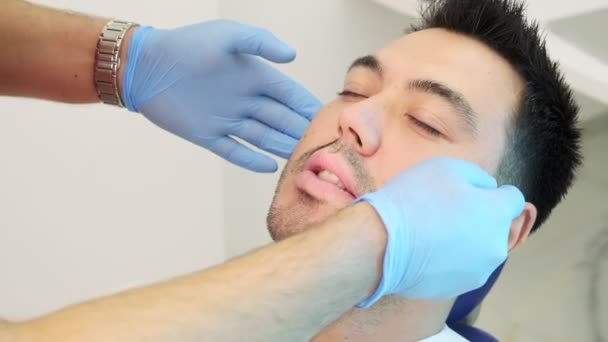 Vídeo Cerca Del Examen Dental Paciente Masculino — Vídeos de Stock