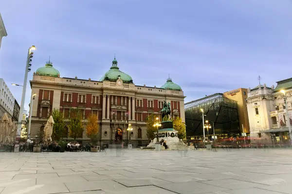 베오그라드 세르비아 2023년 12월 노출은 세르비아 박물관에서 조용한 저녁을 포착하여 스톡 사진