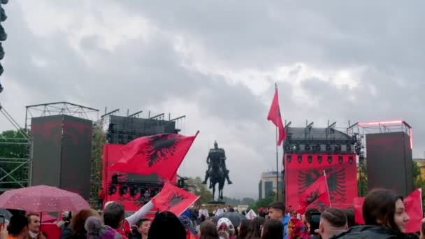 Тирана Албания Ноября 2023 Года Дождливый День Независимости Площади Скандербег — стоковое видео