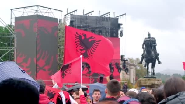 Tirana Albánie Listopadu 2023 Deštivém Dni Nezávislosti Náměstí Skanderbeg Zachycuje — Stock video