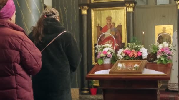 Белград Сербия Декабря 2023 Года Поклонники Священник Время Воскресной Службы — стоковое видео
