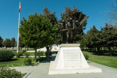 Çanakkale, Türkiye - 18 Aralık 2024: Gelibolu Yarımadası 'ndaki Seddulbahir Köyü' nde Yahya Mağarası Anıtı