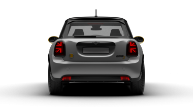 İzmir, Türkiye - 21 Nisan 2025: Gri Mini Cooper SE Electric 2025 'in arka görüntüsü şeffaf arkaplanda sergilendi.