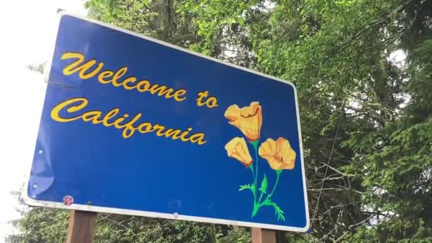 Panneau Bleu Métal Bienvenue Californie Avec Emblématique Pavot Californien Avec — Video