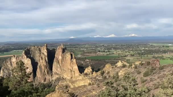 Vista Las Nevadas Cascadas Centrales Través Del Valle Desde Infame — Vídeos de Stock