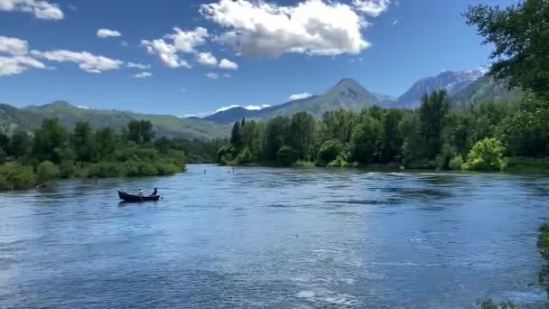 Wenatchee River Beautiful Summer Day People Rafting Stand Paddleboarding Town — Video