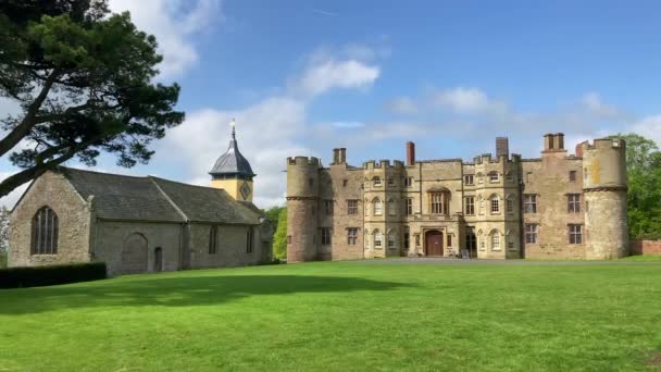 Yarpole Herefordshire 2023 Croft Castle의 아름다운 외관과 전경에 깨끗한 잔디가있는 — 비디오
