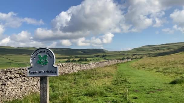Upper Wharfedale National Trust Sign Footpath Stunning Yorkshire Dales Typical — Stock Video