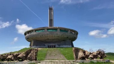 Bulgar Komünist Partisi 'nin Ev-Anıtı olarak da bilinen Buzludzha Anıtı, Bulgaristan' da - Avrupa - barbarca bir anıt.