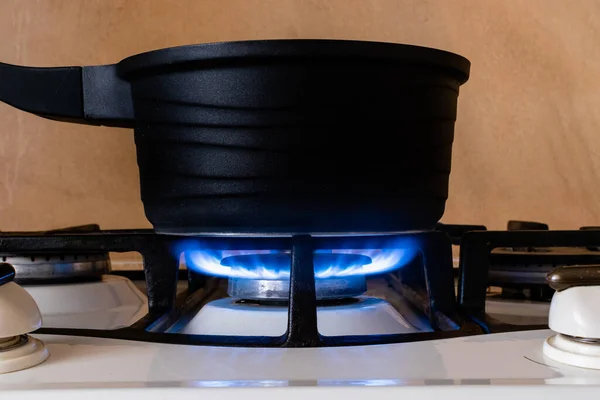 Black Metal Pot Gas Stove Close Blurred Kitchen Background Side — Stock Photo, Image