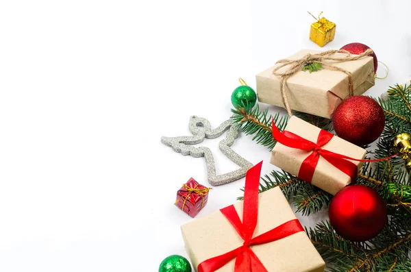 Karácsonyi Dekoráció Koncepció Top View Ajándékdobozok Csomagolási Kézműves Papír Piros — Stock Fotó