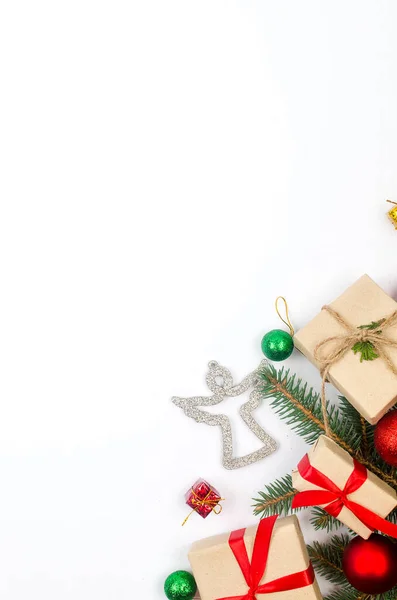 Karácsonyi Dekoráció Koncepció Top View Ajándékdobozok Csomagolási Kézműves Papír Piros — Stock Fotó
