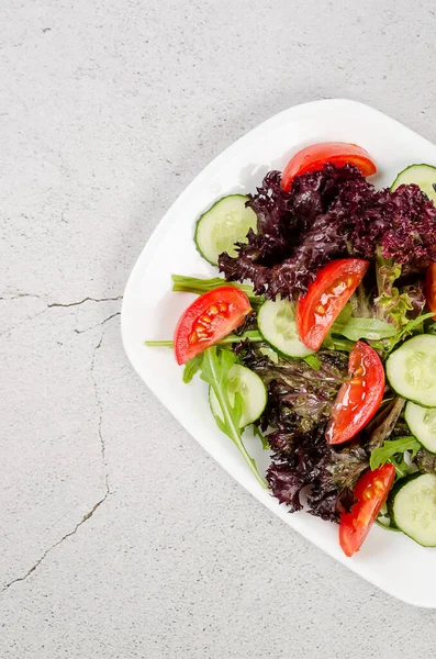 Healthy Vegetable Salad Fresh Salad Leaves Arugula Cherry Tomato Cucomber — стоковое фото