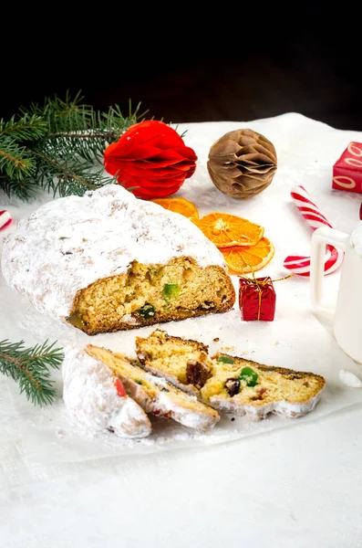 Traditional Christmas German Dessert Fruitcake Cut Pieces Cake Nuts Raisins — Stock Photo, Image
