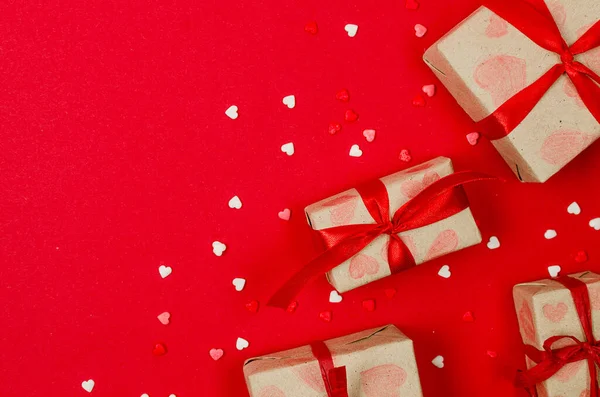 Conceito Dia São Valentim Caixas Presentes Amarradas Fita Vermelha Corações — Fotografia de Stock