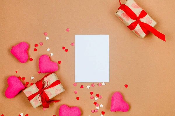 Empty White Card Gift Boxes Pink Hearts Beige Background Concept — Fotografia de Stock