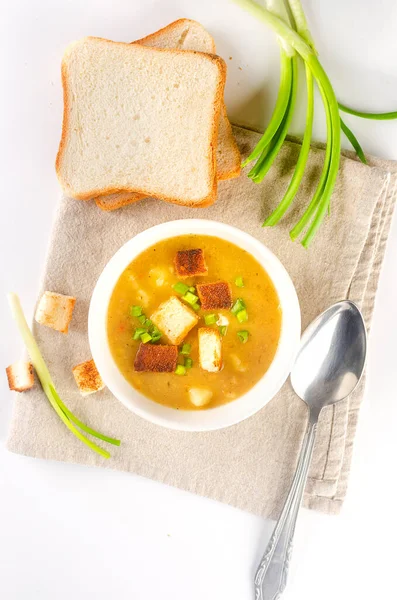 Split Pea Soup Croutons Green Onion Bowl White Table Healthy — стоковое фото